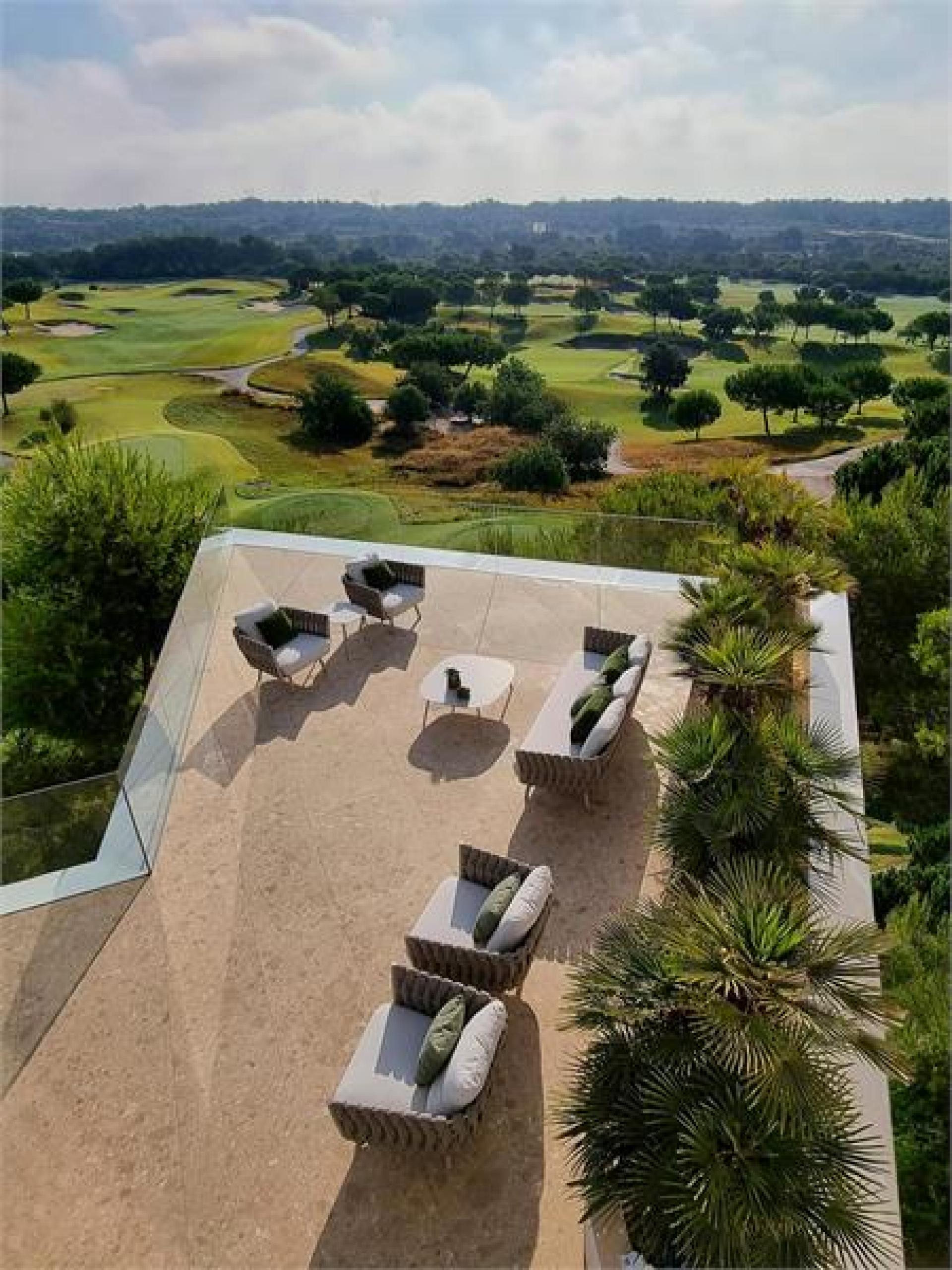 Poranna bryza, designerska willa Armaniego na polu golfowym Las Colinas in Medvilla Spanje