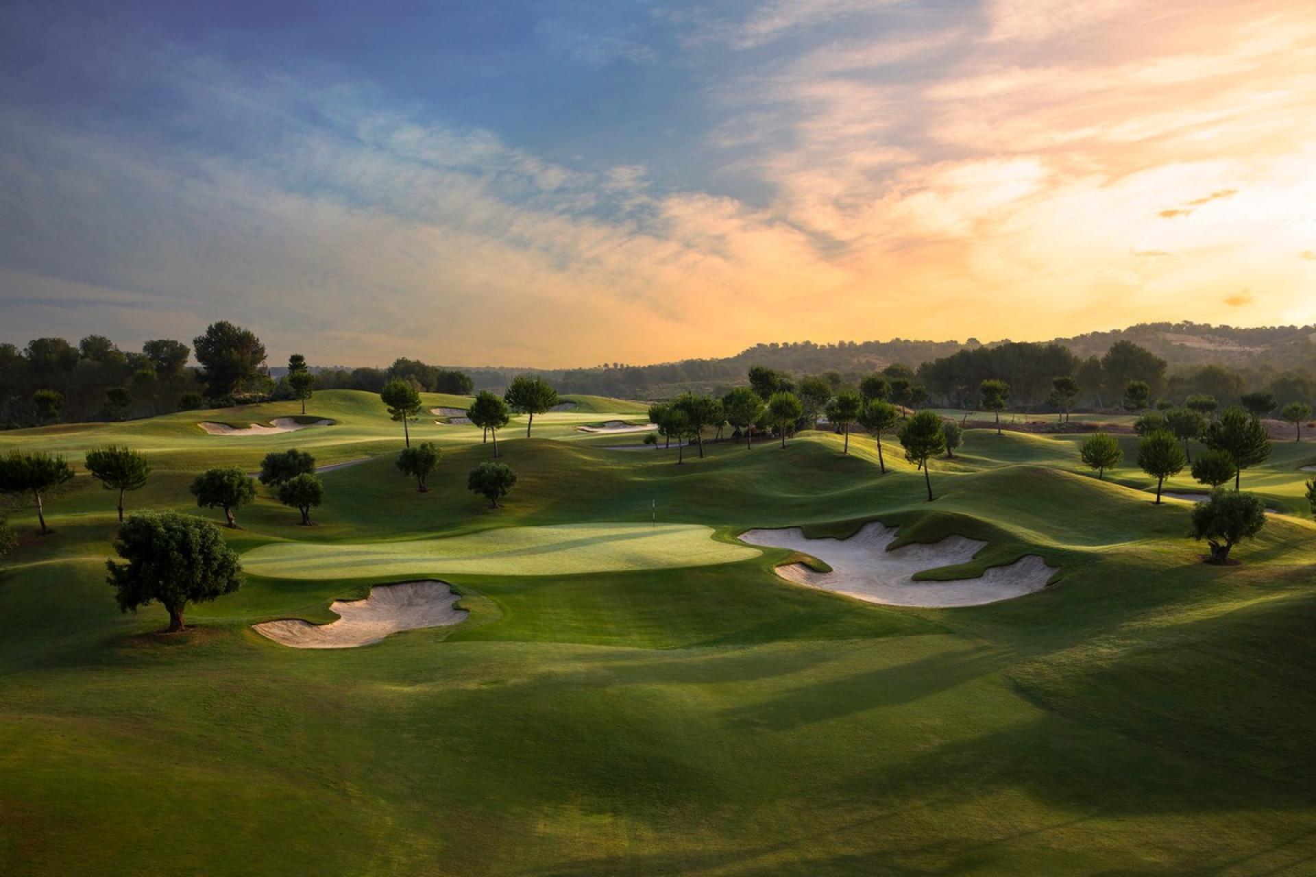 Ekskluzywna willa na polu golfowym Las Colinas in Medvilla Spanje